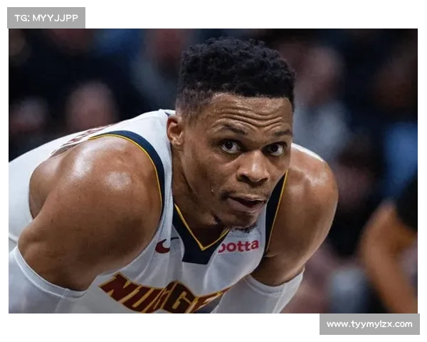NBA _ 格林拿球砸威少 “轻松”凑够16次技犯自动停赛 NBA _ 格林拿球砸威少 “轻松”凑够16次技犯自动停赛